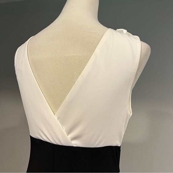 Elegant Black & White 3D Flowers Dress V-neck size 10 - Picture 7 of 12